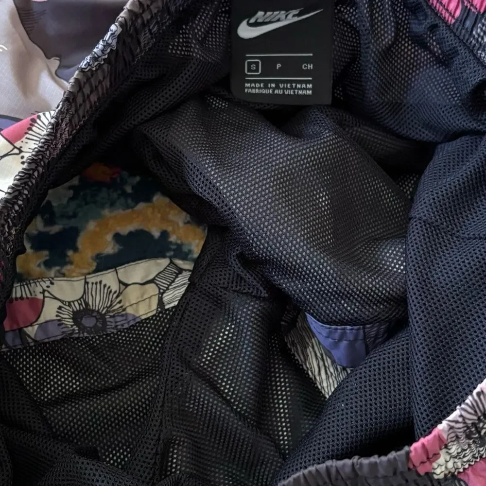 Woman’s Nike Femme Tempo Floral Running Shorts Small